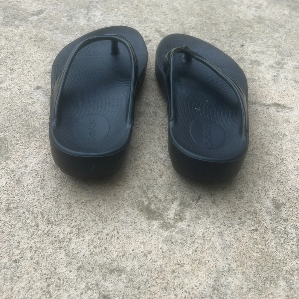 OOFOS Black Recovery Sandal Things Women's Size 9